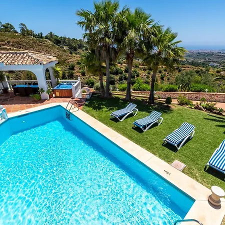Casa Media Luna, Malaga Villa *