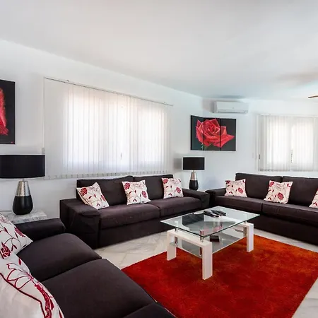 Villa Casa Media Luna, Malaga *
